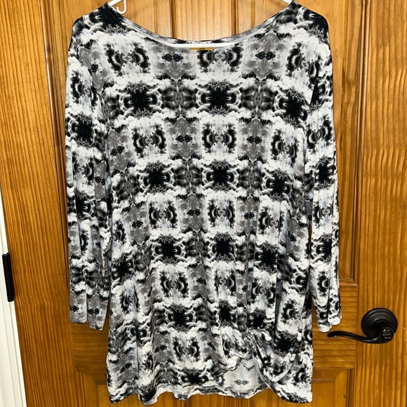 RUBY RD. TOP SIZE LARGE - Picture 1 of 4